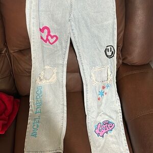 90s boyfriend graphic jeans